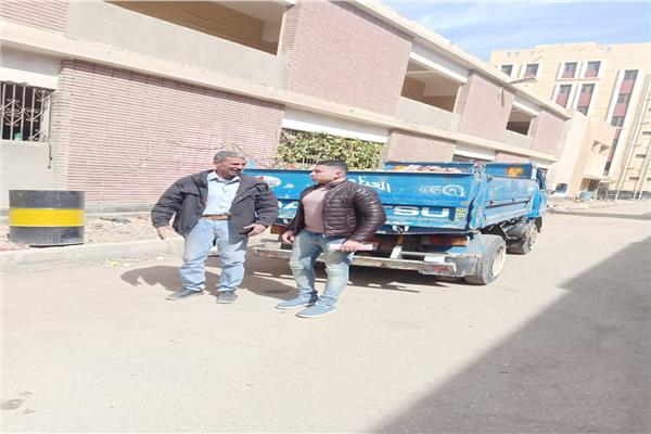 ضبط «عربات كارو» تلقي مخلفات ورتش بنهر الطريق «شمال الجيزة»