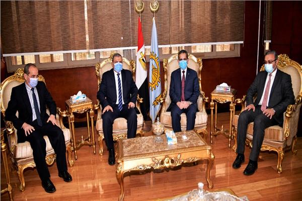 محافظ  الغربية يلتقي وزير القوى العاملة