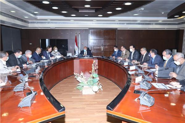 وزير النقل  يجتمع بوفد الستوم العالمية 