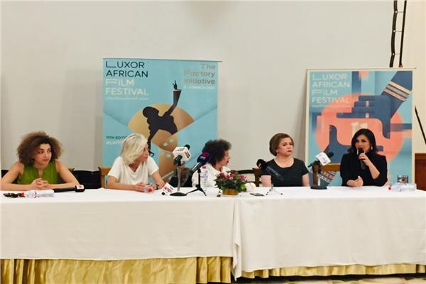 ندوة دور المرأة في المجتمع