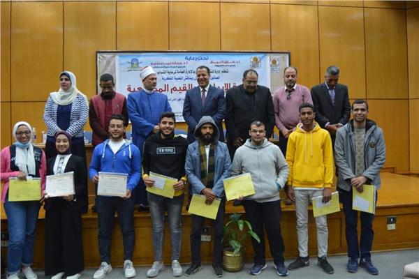 الصالون الثقافي الأول لجامعة أسيوط 