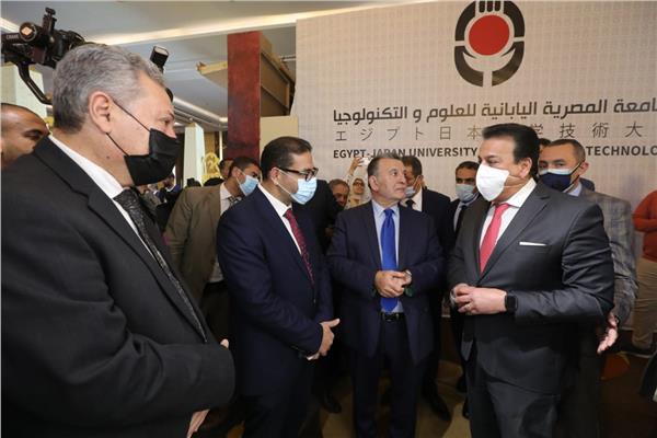 وزير التعليم العالي يتفقد معرض إيديوجيت 2022