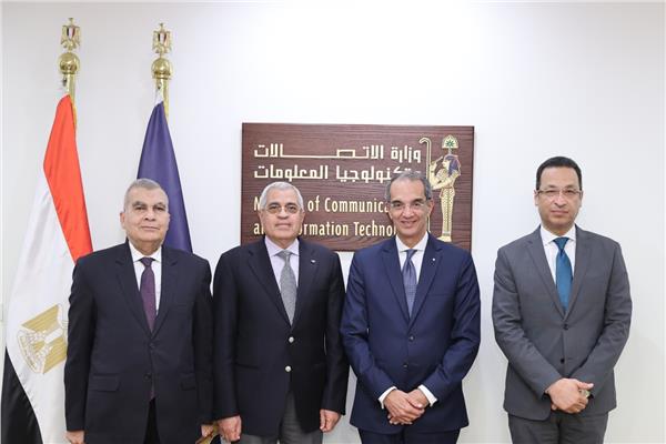 وزير الاتصالات و رئيس محكمة استئناف القاهرة 