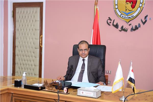 الدكتور مصطفي عبد الخالق رئيس جامعة سوهاج