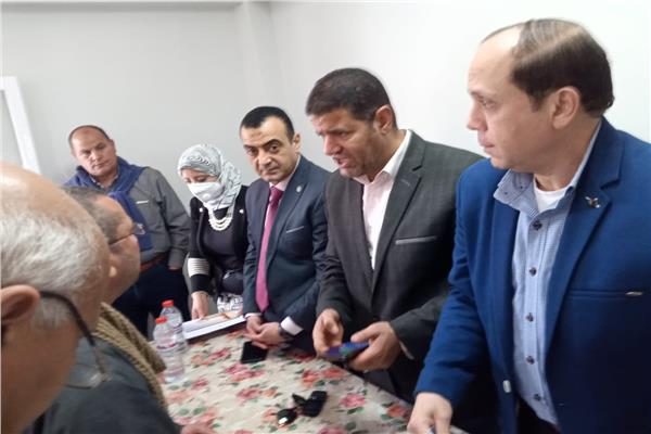   رئيس مدينة أشمون  مع أصحاب الحرف الصناعية