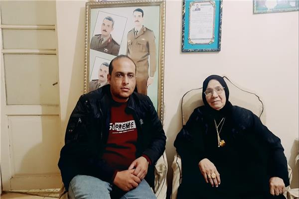 و الدة العقيد «هاني سليمان» مع محرر بوابة أخبار اليوم
