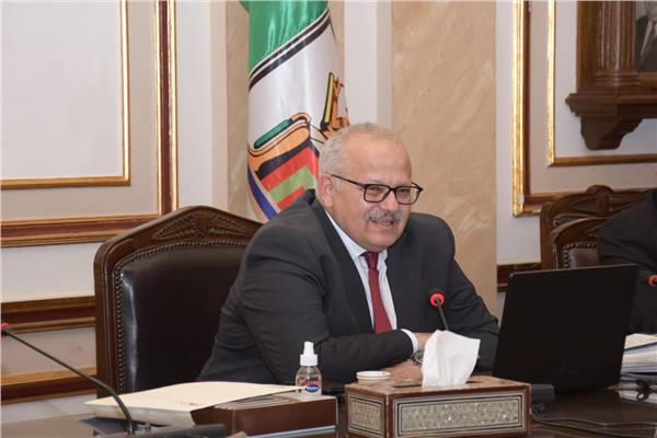 رئيس جامعة القاهرة