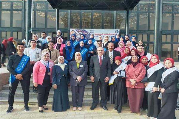  طالبات كلية التمريض جامعة الأزهر بالقاهرة 