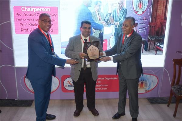 رئيس جامعة جنوب الوادى