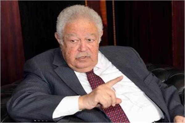  نقيب المحامين رجائي عطية