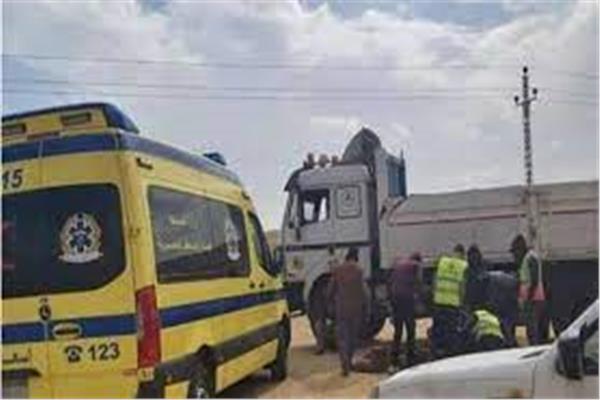 إصابة 4اشخاص في حادث تصادم سياره نقل بسيارة اسعاف بأكتوبر 