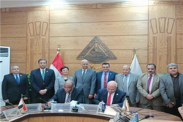 جامعة بنها توقع اتفاقية تعاون مع جامعة "لويفيل"