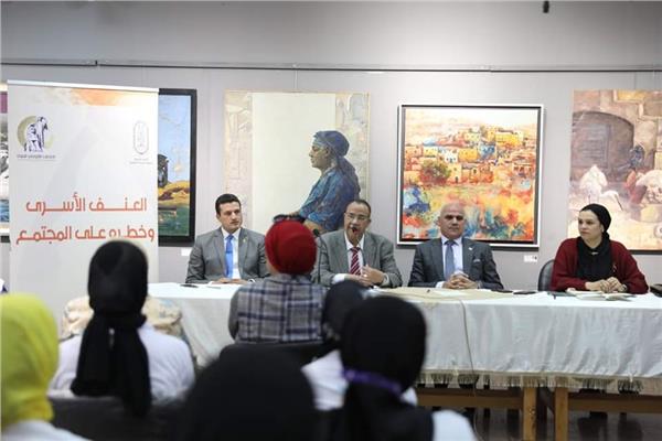 «التوعية الأسرية» يناقش مخاطر العنف الأسري بجامعة الأقصر