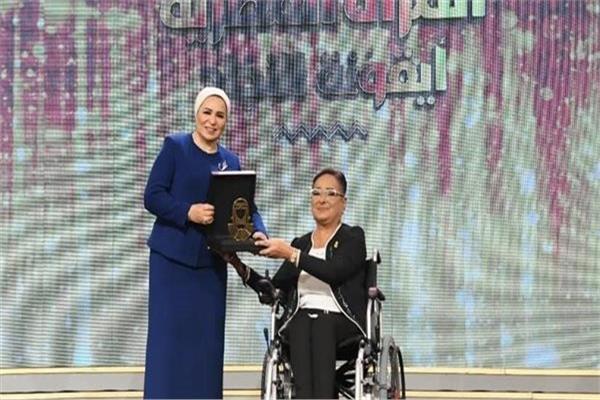 أنيسة حسونة رفقة السيدة انتصار السيسي