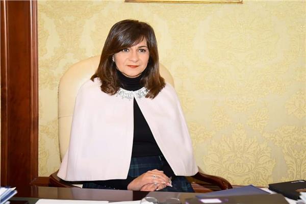 السفيرة نبيلة مكرم وزيرة الهجرة 