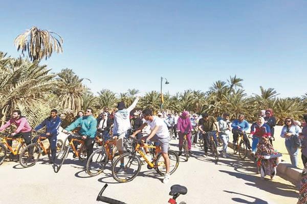 جانب من ماراثون الدراجات بمشاركة بنات حواء