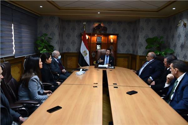 وزير الرياضة يلتقي مجلس ادارة اتحاد الاسكواش