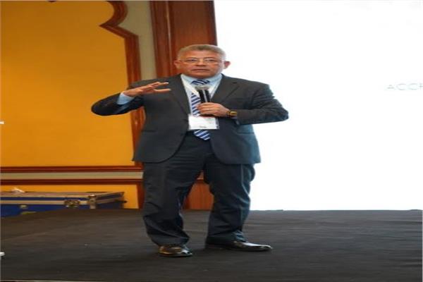 الدكتور أشرف اسماعيل