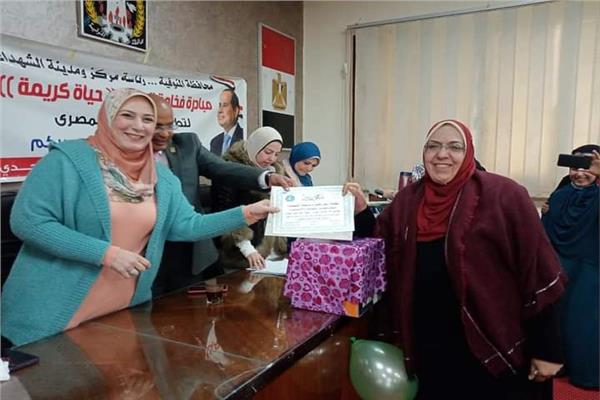 تكربم الأمهات المثاليات بمركز الشهداء