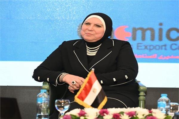 نيفين جامع