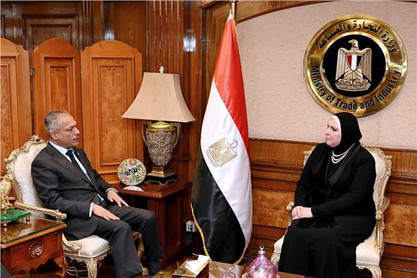 وزيرة التجارة والصناعة خلال اللقاء
