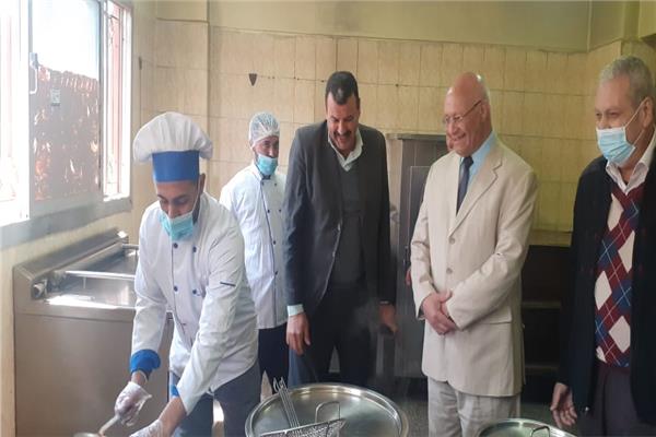 رئيس جامعة بنها يتفقد الخدمات بالمدينة الجامعية بمشتهر 