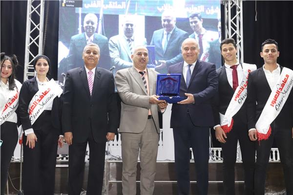 محافظ قنا ورئيس جامعة جنوب الوادى يشهدان : حفل ختام الملتقى الفني التاسع عشر
