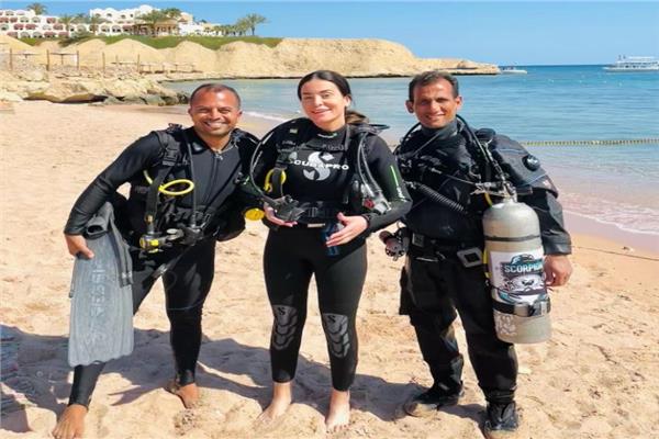 دومينيك مع فريق الغطس