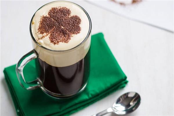 صنع كوب من القهوة الأيرلندية  بحجم 550 