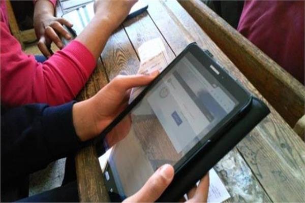 اول امتحان تجريبي على التابلت للأول الثانوي