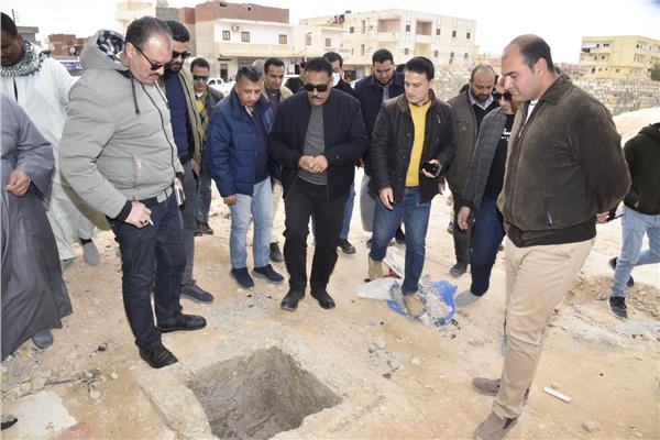 محافظ مطروح يتفقد شوارع المدينة 