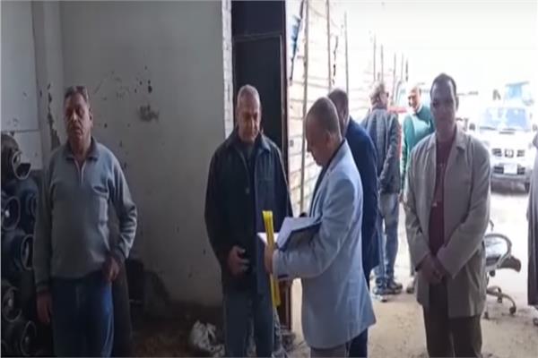 مصنع سناكس وبحوزته 45 طن زيوت وذرة ودقيق وسكر مجهولة المصدر