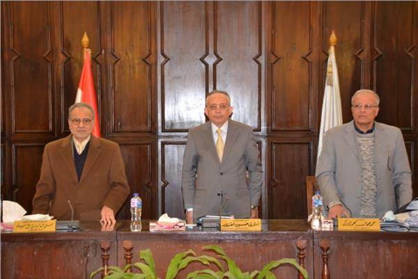 الدكتور أشرف الغندور خلال مجلس الدراسات العليا والبحوث المنعقد