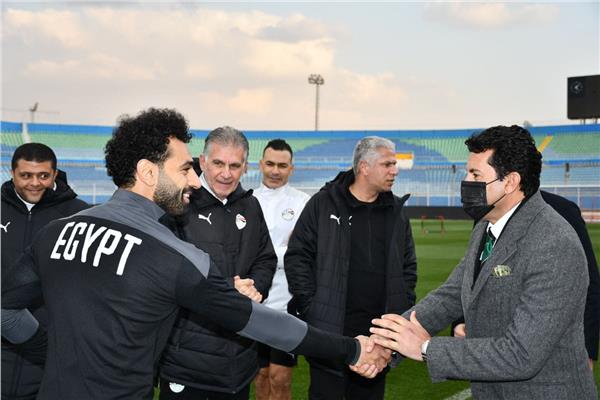 جانب من زيارة صبحي للمنتخب