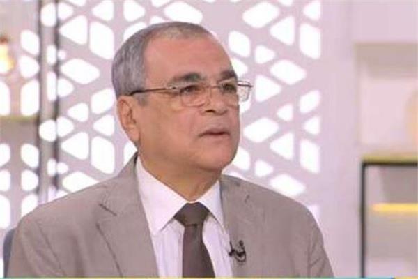 الدكتورمدحت يوسف نائب رئيس هيئة البترول سابقا 