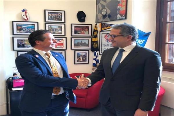 وزير السياحة والآثار يلتقي نظيره البريطاني 
