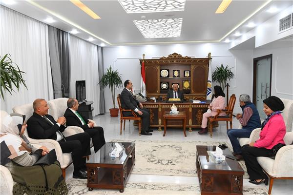 محافظ قنا يستقبل ممثل منظمة الصحة العالمية بالقاهرة 