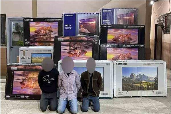 المتهممين بحوزتهم المضبوطات 