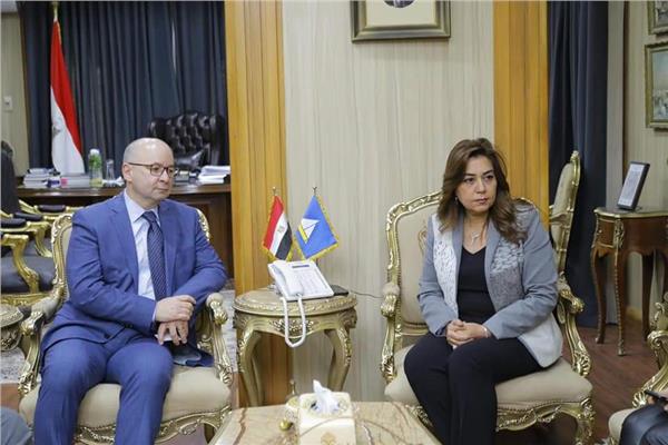 محافظ دمياط والسفير الكندى