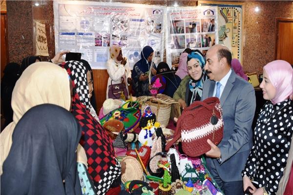 محافظ أسوان