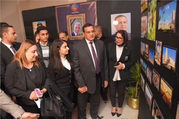 محافظ البحيرة في معرض البحيرة فى عيون جو