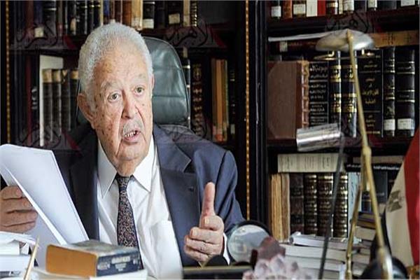 نقيب المحامين الراحل ورئيس اتحاد المحامين العرب رجائي عطية