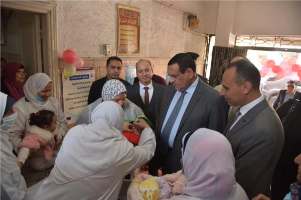 افتتح صباح اليوم اللواء هشام آمنة  محافظ البحيرة الحملة القومية للتطعيم ضد مرض شلل الأطفال