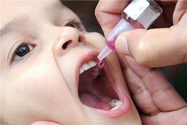 التطعيم ضد مرض شلل الأطفال 