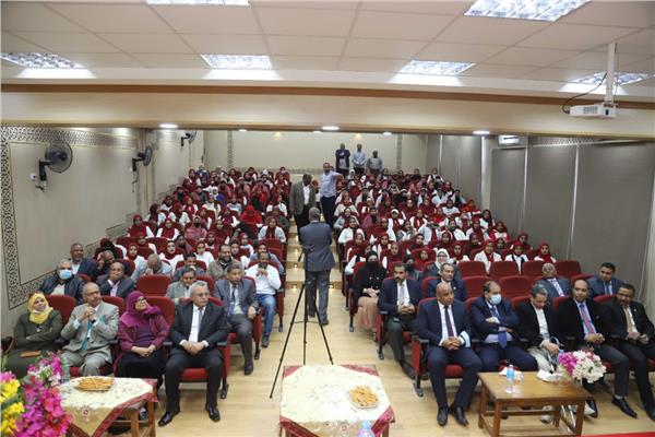  رئيس جامعة جنوب الوادي يفتتح قاعة المناقشات بكلية التربية
