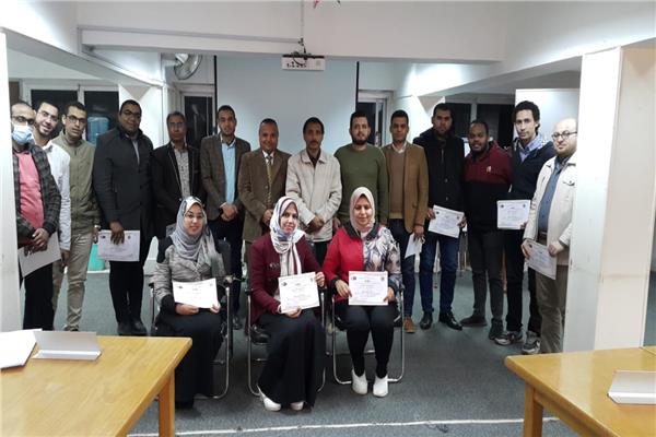 جامعة سوهاج تختتم برنامجها التدريبي عن مهارات العرض الفعال