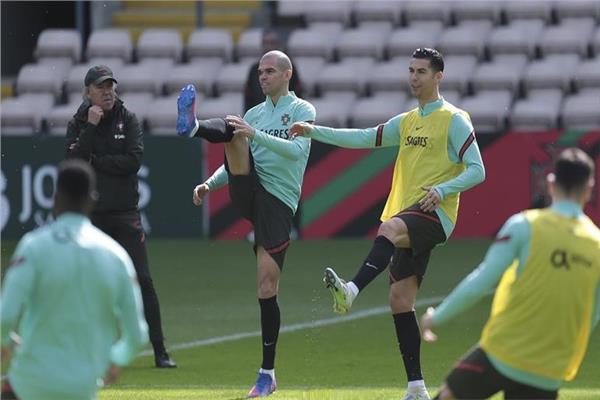 بيبي خلال مران المنتخب البرتغالي 