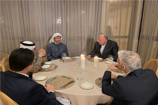 عشاء عمل لوزراء الخارجية المشاركون في الاجتماع السداسي