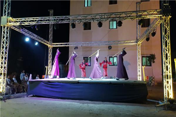 عرض فنى لفرقة المنيا للفنون الشعبية