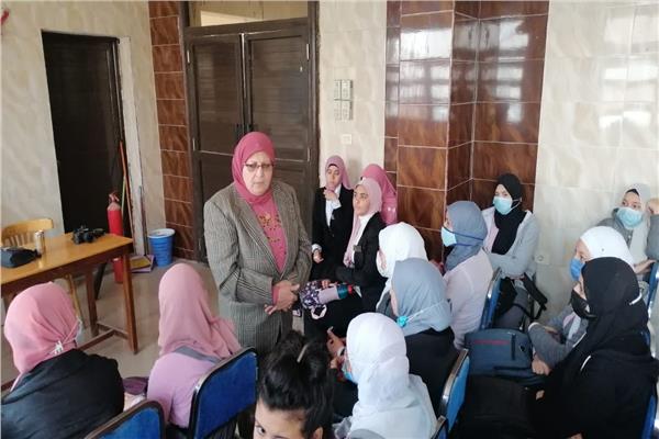 مناقشة دور المرأة في فرع ثقافة المنيا 